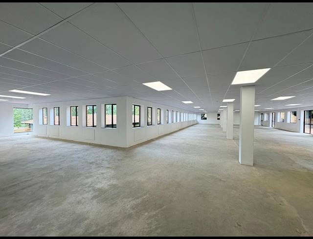 379M² OFFICE TO LET IN VORNA VALLEY